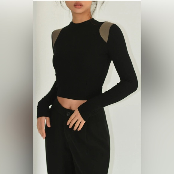 Commense Black and Tan Long Sleeve cropped top - Picture 1 of 5